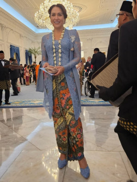 Kartika Sari Dewi Soekarno ziarah ke makam Soekarno. (Instagram @kartikasoekarnofoundation) 